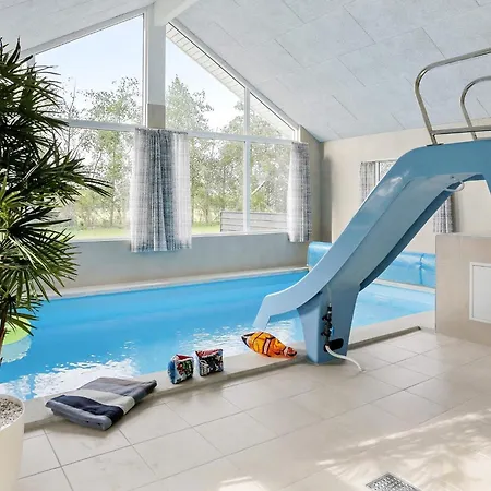 Luxury Pool In Marielyst Hébergement de vacances *