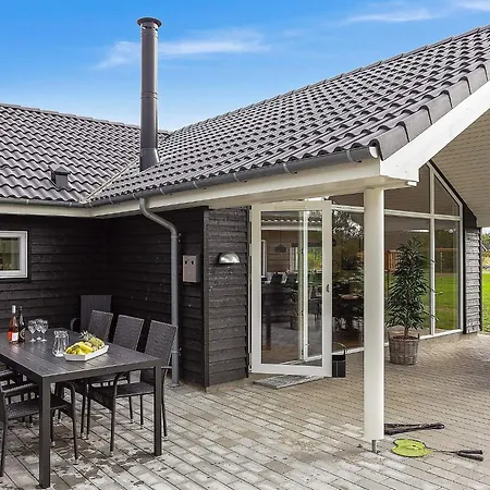 Feriehus Luxury Pool In Marielyst Bøtø By
