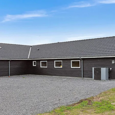 Luxury Pool In Marielyst Feriehus *